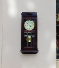 Ρολόι επιτοίχιο ξύλινο, γαλλικό, τεχνοτροπίας Art Deco.
