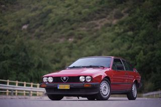 Alfa Romeo Alfetta 1985 GTV2.0-thumb-4