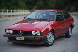 Alfa Romeo Alfetta 1985 GTV2.0-thumb-9
