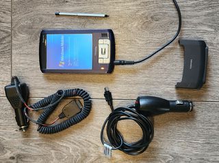 Toshiba pocket PC e800-thumb-1