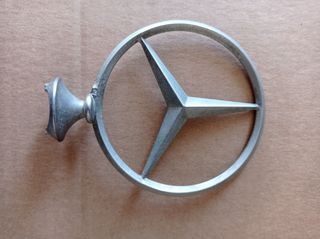 Μούρη και σήμα Mercedes-Benz 200d 1968 