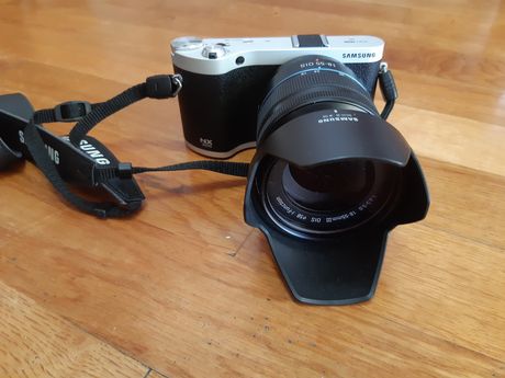 SAMSUNG NX300