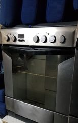 Κουζίνα με κεραμικές εστίες inox Indesit