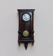 Ρολόι επιτοίχιο ξύλινο, γερμανικό, περίπου 130 ετών.