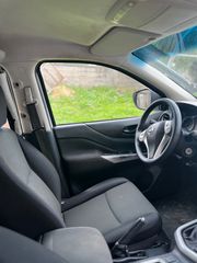 Nissan Navara 2018-thumb-10