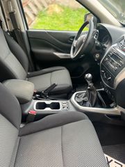 Nissan Navara 2018-thumb-11