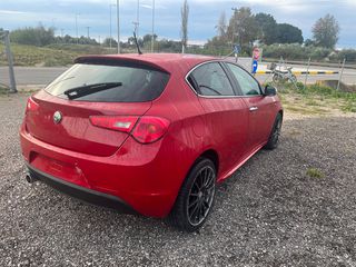 Alfa Romeo Giulietta 2012-thumb-2