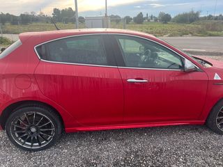 Alfa Romeo Giulietta 2012-thumb-4