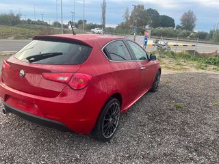 Alfa Romeo Giulietta 2012-thumb-5