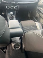 Alfa Romeo Giulietta 2012-thumb-8