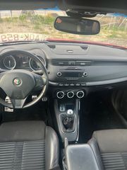 Alfa Romeo Giulietta 2012-thumb-9