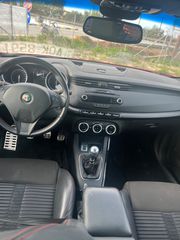 Alfa Romeo Giulietta 2012-thumb-10
