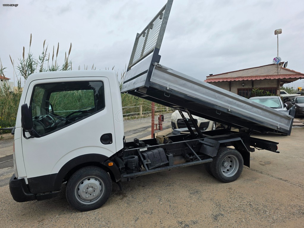 Ανατροπή Nissan 2009 CABSTAR 2.500cc Ανατροπή Διπλες μπουκαλες