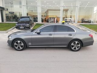 Mercedes-Benz E 220 2020 d Avantgarde 9G-TRONIC-thumb-5
