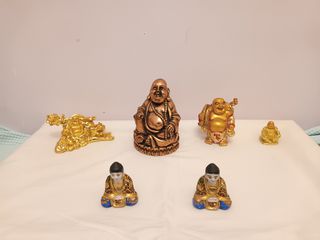 6 Αγάλματα Βούδα.