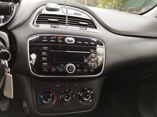 Fiat Punto Evo 2011-thumb-14