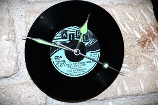  Ρολόι τοίχου από παλιό δίσκο 45 στροφών του 1976 the Dynamics - WIRL records - Made in Barbados