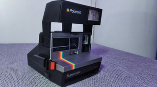 Ρωτίστε για διαθεσιμότητα Συλλεκτική Polaroid Supercolor 635 | 80s' pop-culture icon | λειτουργική σε άριστη κατάσταση  | *θα χρειαστεί φίλμ μαζί με το φιλμ είναι και η μπαταρία του.
