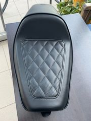 Γνήσια Σέλα Café Solo Seat για τα μοντέλα Sportsters -thumb-1