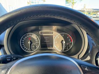 Mercedes-Benz B 180 2013 d-thumb-14