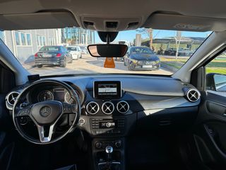 Mercedes-Benz B 180 2013 d-thumb-15