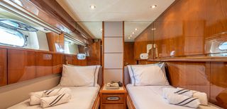 Falcon 2006 86 Flybridge / Refitted 2021-thumb-16