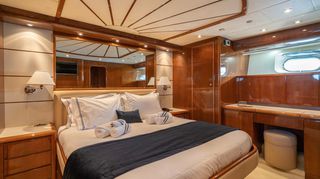 Falcon 2006 86 Flybridge / Refitted 2021-thumb-12
