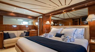 Falcon 2006 86 Flybridge / Refitted 2021-thumb-14