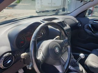 Alfa Romeo GT 2009 VELOCE-thumb-26
