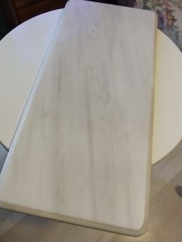 Μάρμαρο διαστάσεων 42Χ91cm, Πάχος 3 cm, Βάρος 21 Κgr, Χρήση σε έπιπλο Παλαιάς ραπτομηχανής, τραπέζι, Σκρίνιο κτλ., τιμή Ευκαιρίας.