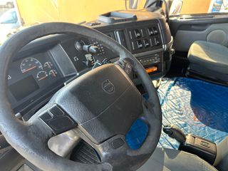 Καρότσα Κουρτίνα Volvo 2005-thumb-6