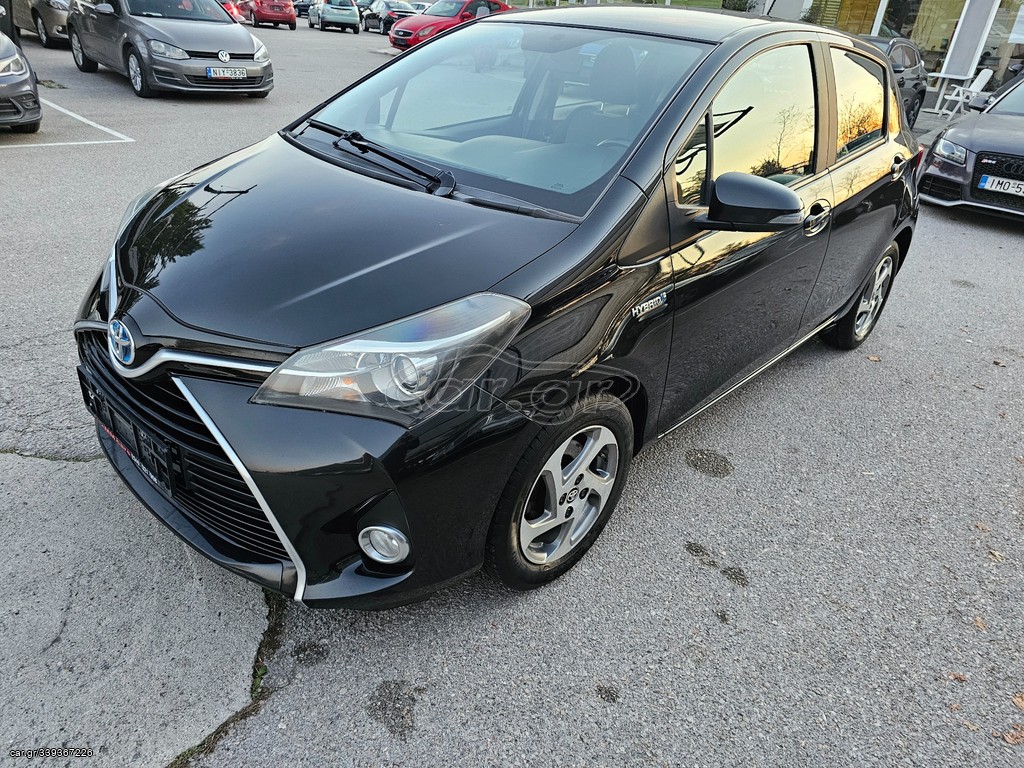 Toyota Yaris '15 HYBRID