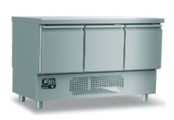 Ψυγεία πάγκοι συντήρηση με μηχανή κάτω Βεβιασμένης κυκλοφορίας με βεντιλατέρ με Διαστάσεις  136,5 x 70 x 86,5GN 1/1 GINOX