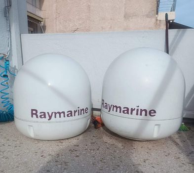  2 Δορυφορικές κεραίες RAYMARINE antenna