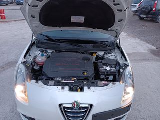 Alfa Romeo Giulietta 2011-thumb-12