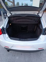 Alfa Romeo Giulietta 2011-thumb-14