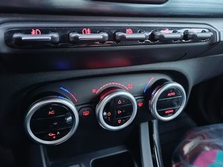 Alfa Romeo Giulietta 2011-thumb-17