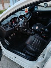 Alfa Romeo Giulietta 2011-thumb-23