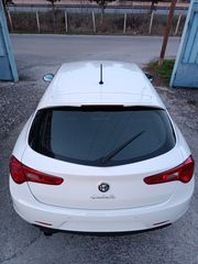 Alfa Romeo Giulietta 2011-thumb-10