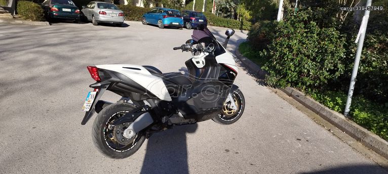 Aprilia SRV 850 '15