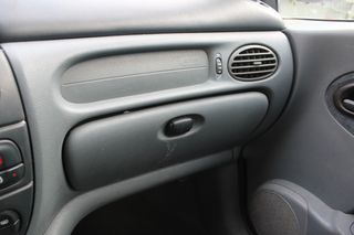 Ντουλαπάκι Renault Scenic '00 Προσφορά