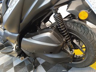 Yamaha XMAX 300 2023-thumb-6