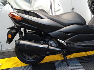 Yamaha XMAX 300 2023-thumb-11
