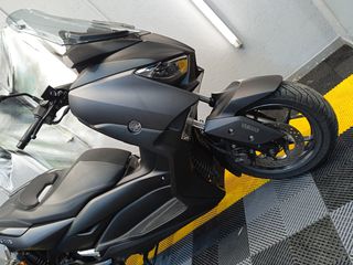 Yamaha XMAX 300 2023-thumb-12