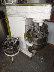 Μίξερ με 30Lt και 60Lt κάδους με 3 ταχύτητες και (Σύρμα-Σπάτουλα-Γάντζος) . (MERCURIA) Διαστάσεις: 57x107x114