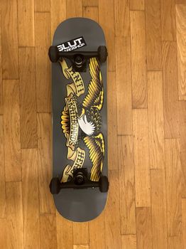 Skateboard (Antihero board, Sushi trucks, ρόδες, ρουλεμάν)