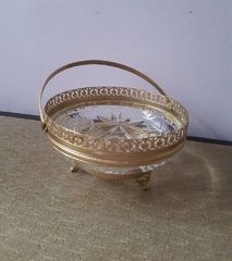 Χάλκινη-κρυστάλλινη φοντανιέρα.