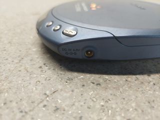 Sony D-E 220 CD Player