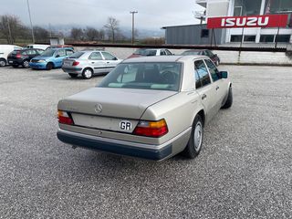 Mercedes-Benz E 200 1990-thumb-6