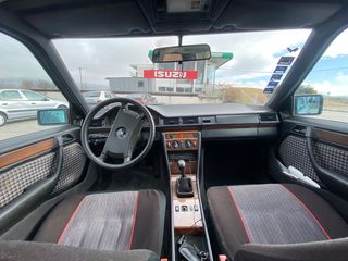 Mercedes-Benz E 200 1990-thumb-8